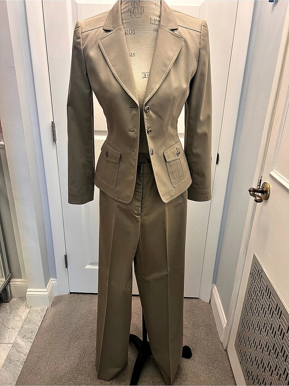TAHARI Women's Olive Pantsuit Size 2 Like New